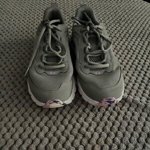 Under armor running shoes size 5Y used only once